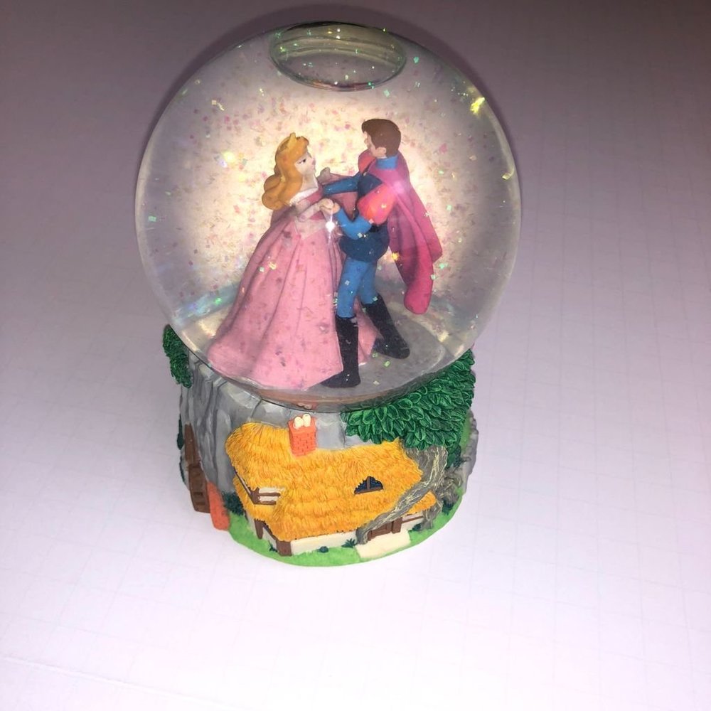 Disney Sleeping Beauty Princess Musical Snow Globe Collectables
